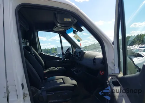 2020 Mercedes-Benz Sprinter 2500 Standard Roof V6 z USA, uszkodzony, nr VIN W1Y4EBHY0LT037749